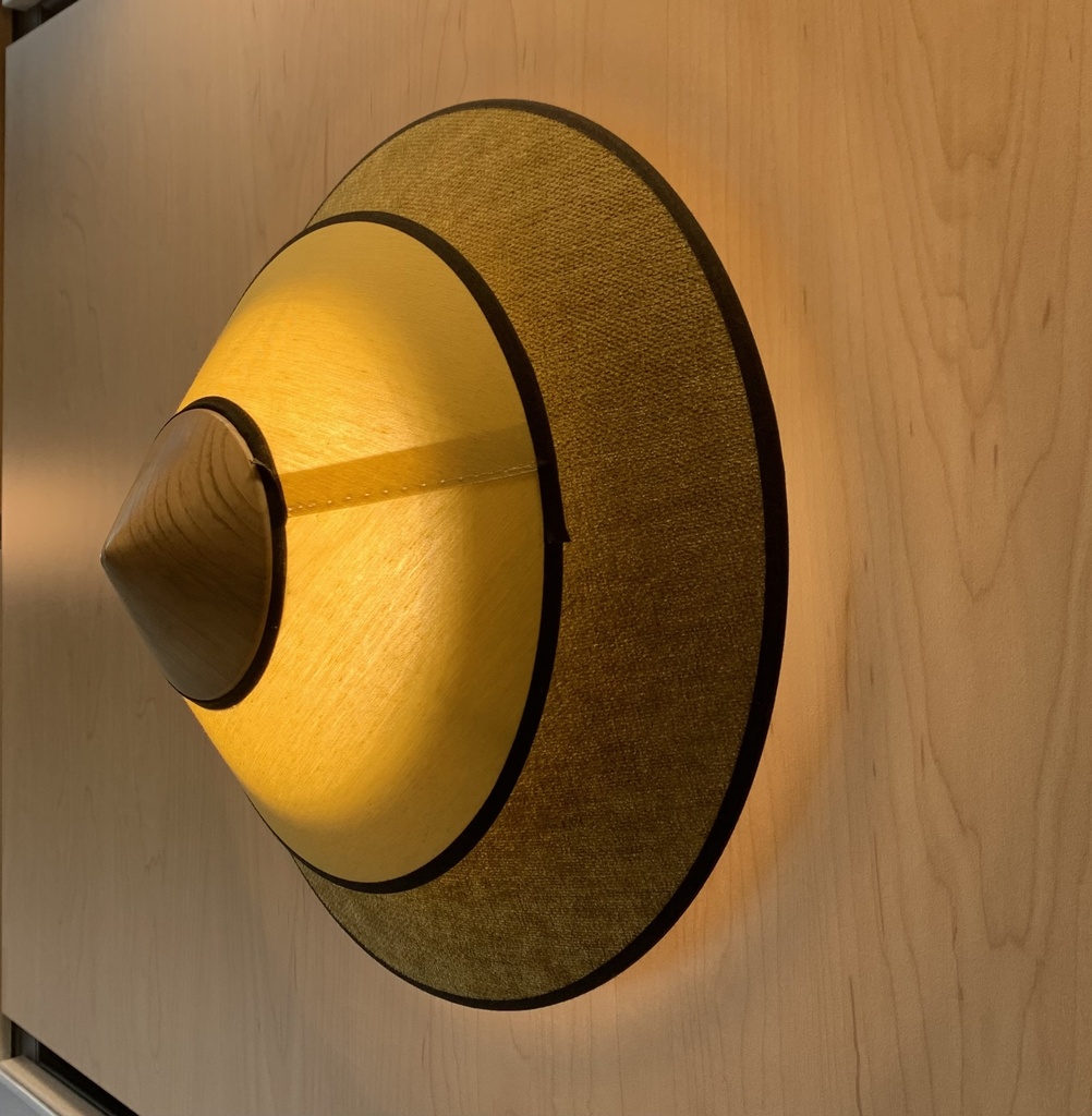 Aplique redondo con pantalla de terciopelo y algodón. El aplique está equipado con LED integrado. Talla S. Oro