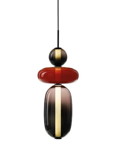 BOMMA Pebbles pendant light, in black–red–black mouth-blown crystal. Integrated 17.5W LED, 2140 lm, dimmable, with a 2.5 m textile cable.