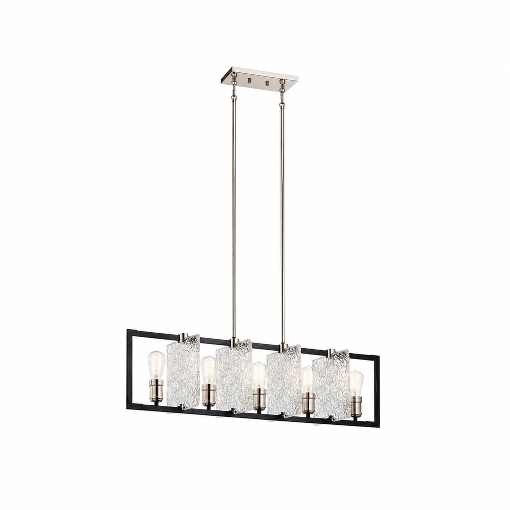 Chandelier lineal Forge de 5 luces, con 5 placas de vidrio texturizado con patrones únicos y un marco negro con detalles en níquel pulido